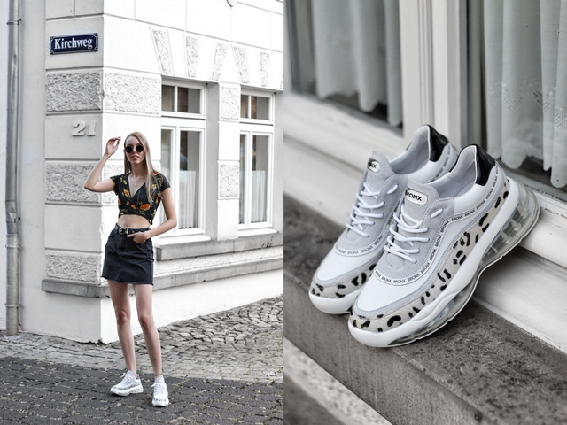 Onderzoek niemand Hervat Outfit | Denim skirt & white bubbly sneakers - Make People Stare